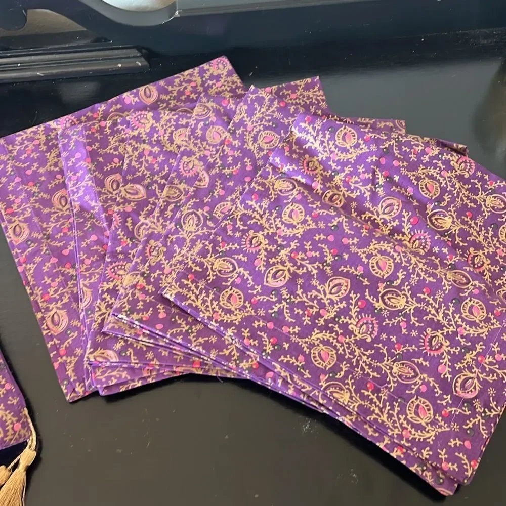 Pottery Barn Purple Table Runner + 6 Napkins
